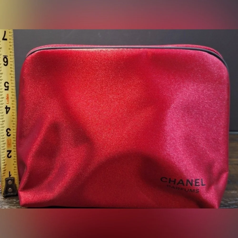 CHANEL Dark satin Scarlet Parfums makeup Pouch - Picture 10 of 10